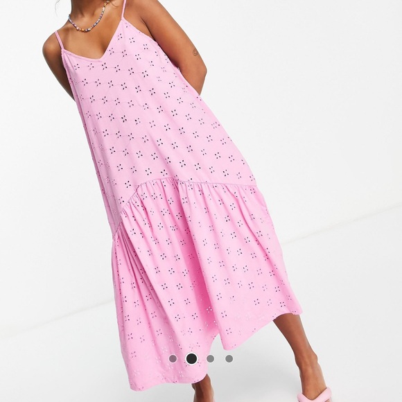 Eyelet strappy midi dress - Picture 2 of 4
